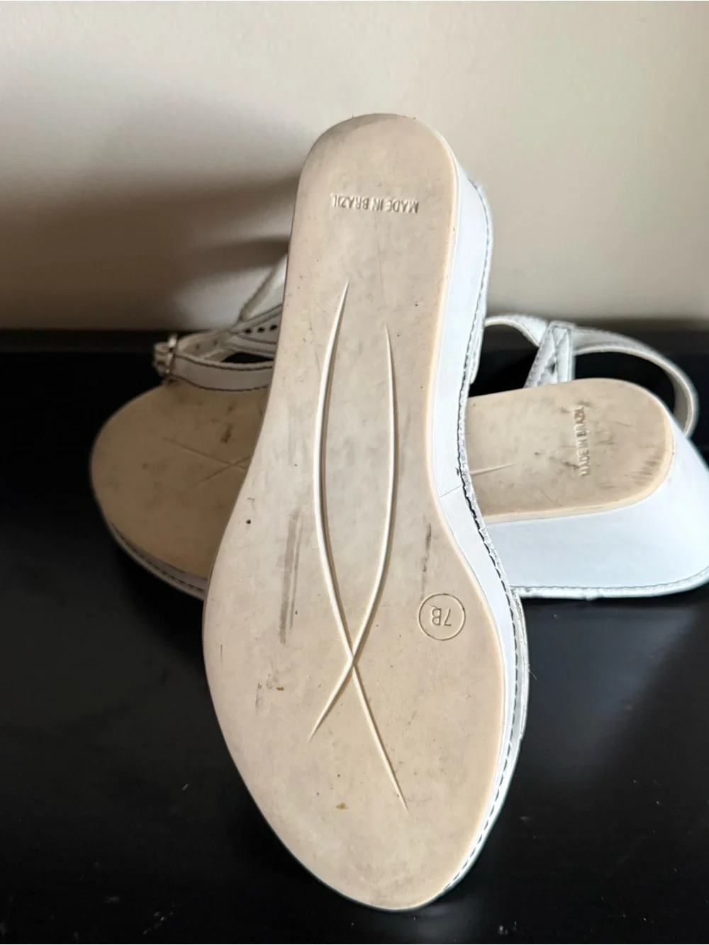 Company Ellen Tracy White Leather Wedge Sandals | Size 7 | Buckle Accent